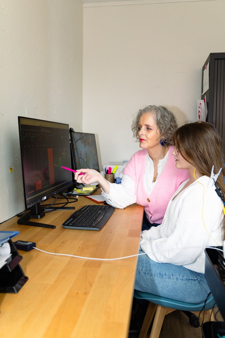 Séance de neurofeedback EEGq au cabinet d'Armelle Duchesne, près de Cambrai